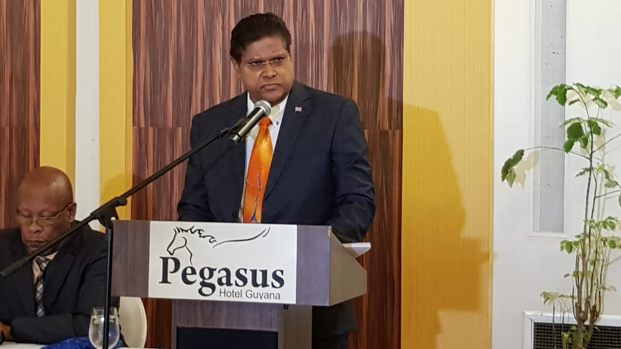 Santokhi: Welvaart alleen door goed en transparant bestuur