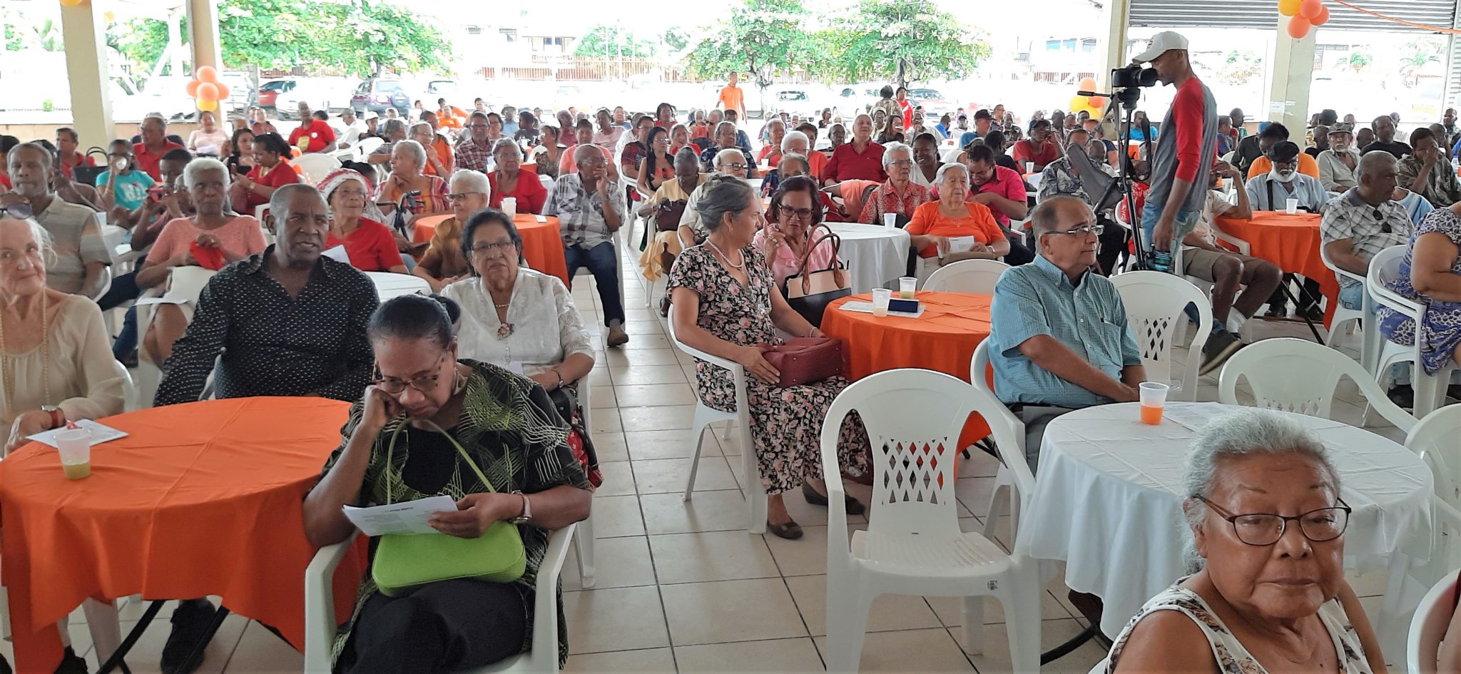 VHP viert kerst met senioren burgers en dak- en thuislozen