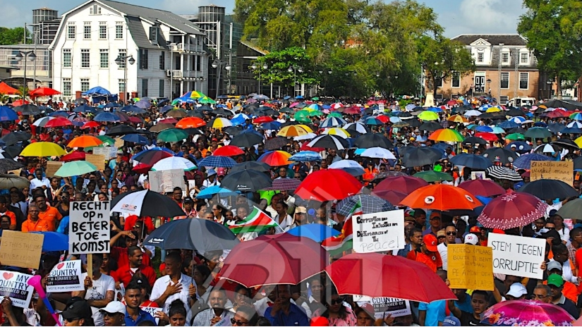 Duizenden protesteren tegen beleid president Bouterse