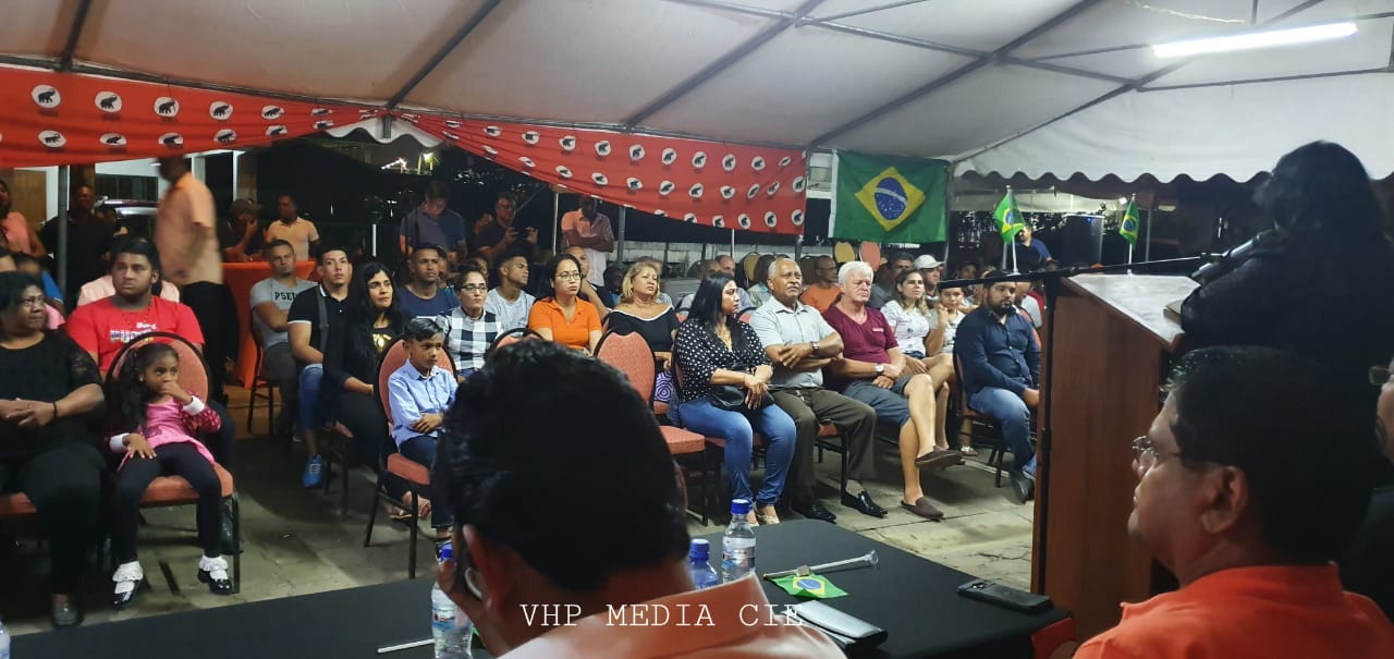 Birti Taki met de Braziliaanse gemeenschap