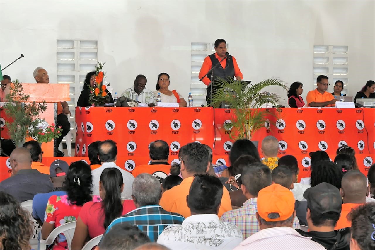 VHP Congres geeft Santokhi breed mandaat