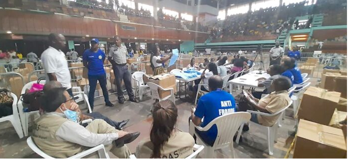 ‘Nog steeds geen uitslag: slechtste verkiezingen ooit in Suriname’