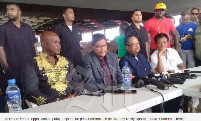 Gang naar procureur-generaal door oppositiepartijen nog recht overeind