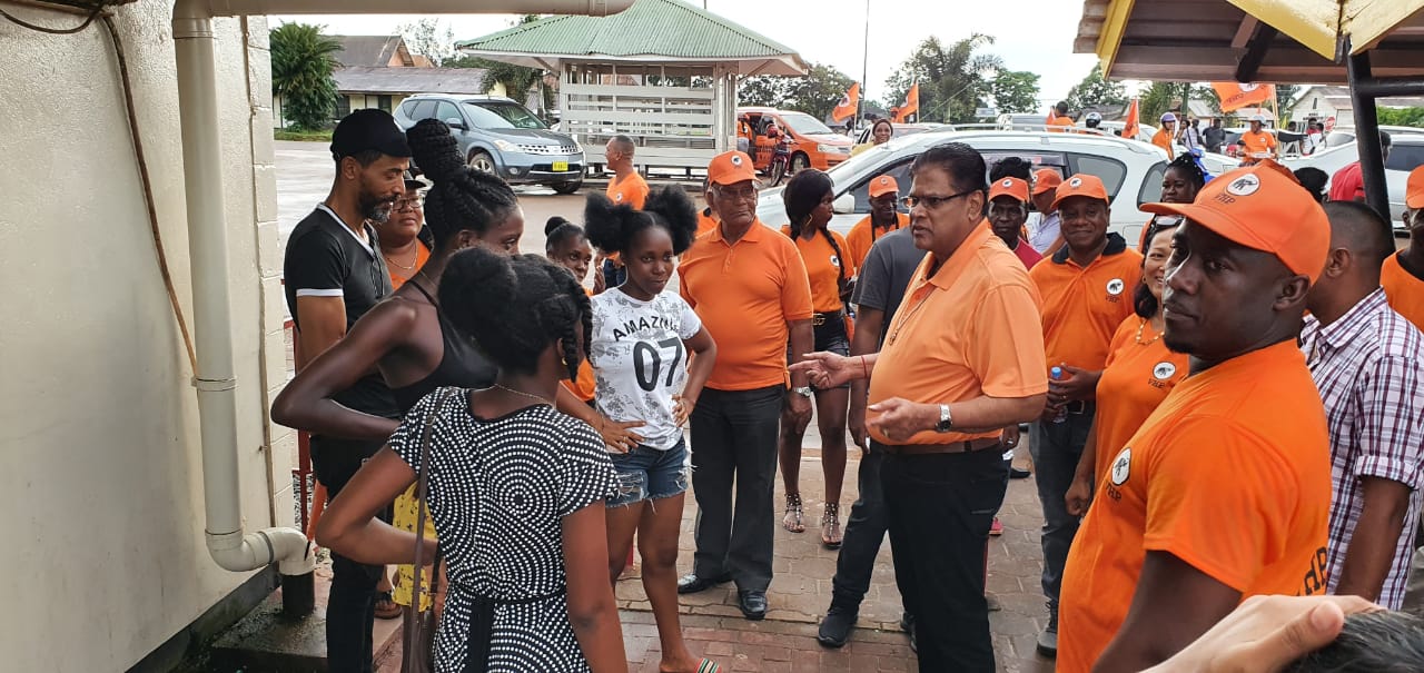 Meet the people met Chan Santokhi in Moengo