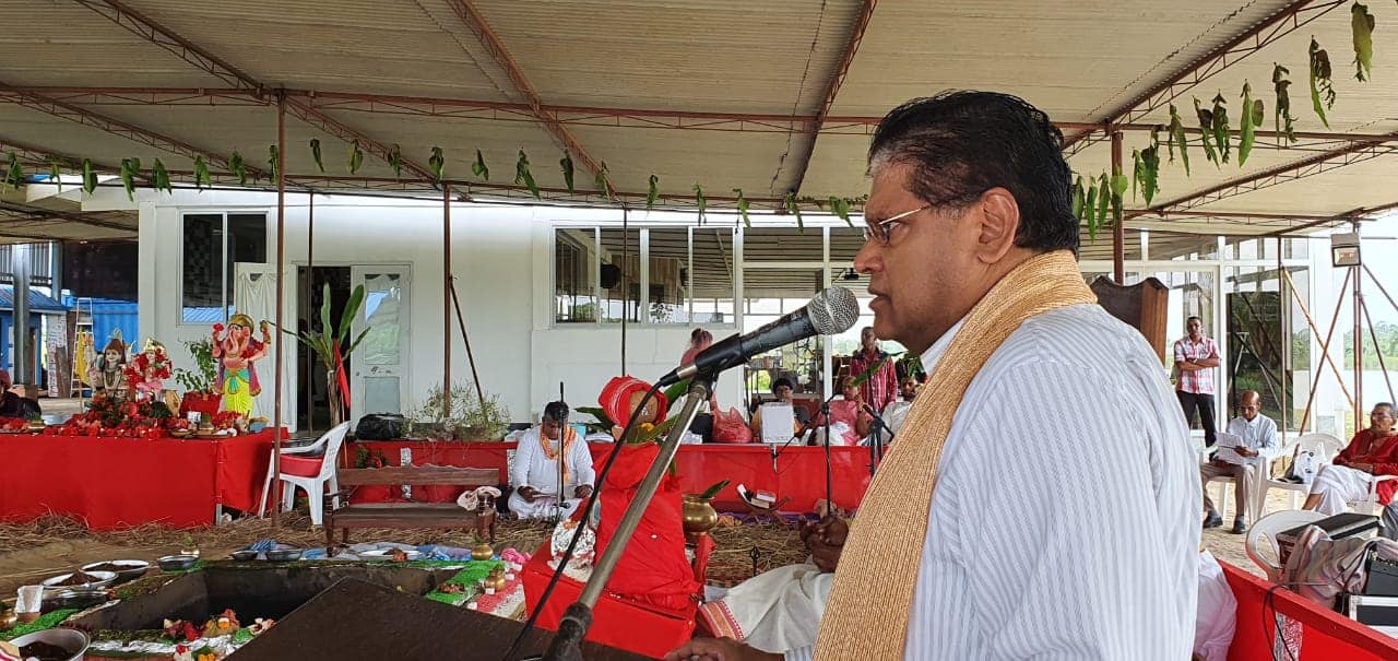 Offerringsceremonie door Chan i.v.m. Dag van arbeid