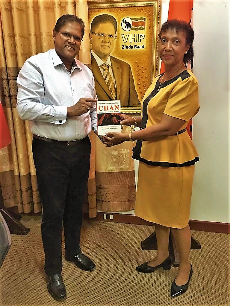 NDP stonfutu Astrid Belliot ondersteunt de VHP