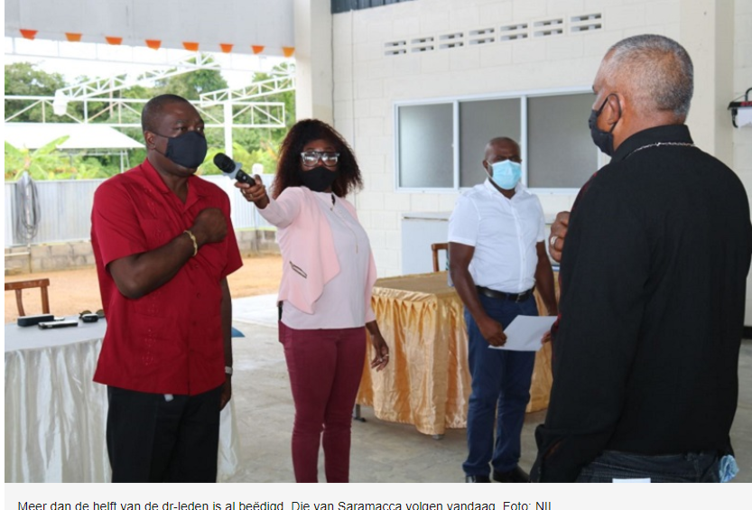 Meer dan de helft van de districtsraadsleden is beëdigd